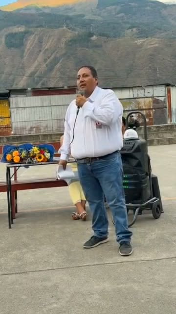 Alexis Pro exponiendo propuestas para recuperar espacios y ordenar el comercio en Quillabamba