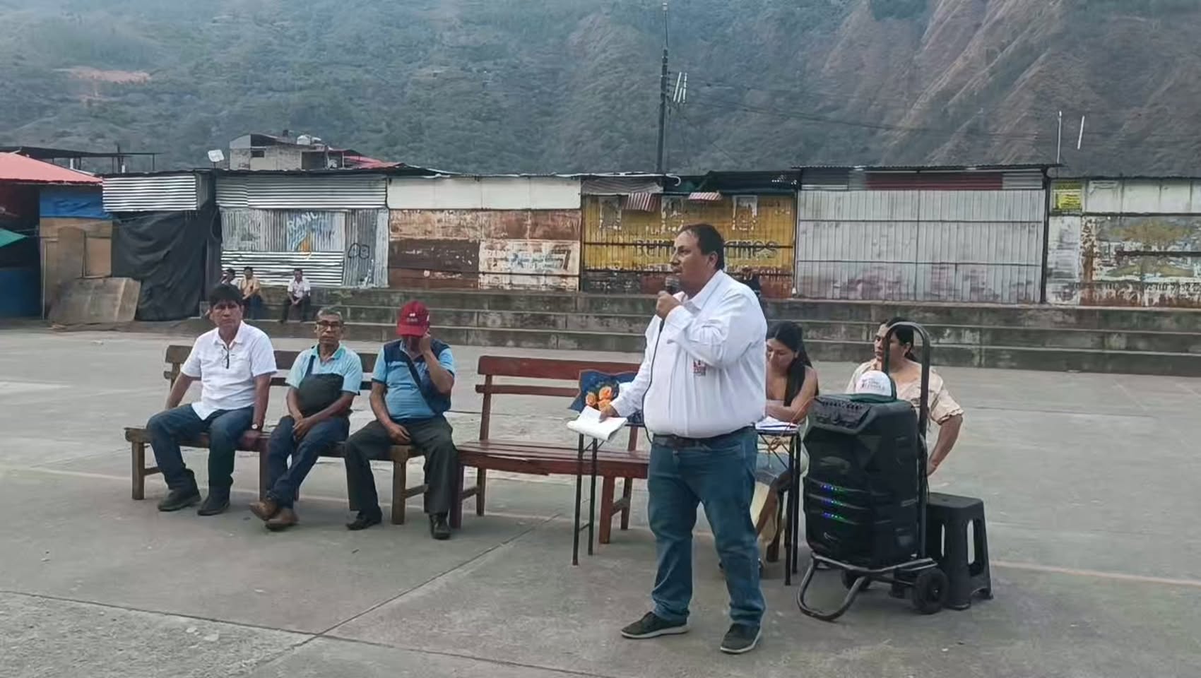 Alexis Pro dialogando sobre la recuperación de la Pampa Maracaná